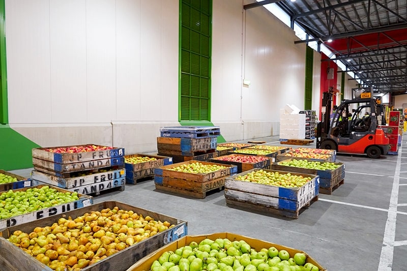 Fresho Food Wholesale Suppliers Guide - Inside the Melbourne Market with pears and apples in wooden crates